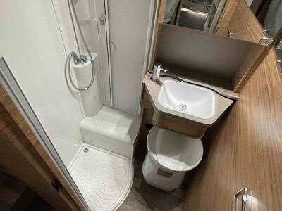 Weinsberg CaraCompact Suite MB 640 MEG [PEPPER] - VELETRŽNÍ CENOVÁ NABÍDKA