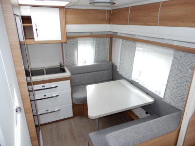 HOBBY De Luxe 400 SFe - akce 50.tis. příslušenství